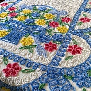 Queen Chenille Bedspread- Beautiful!